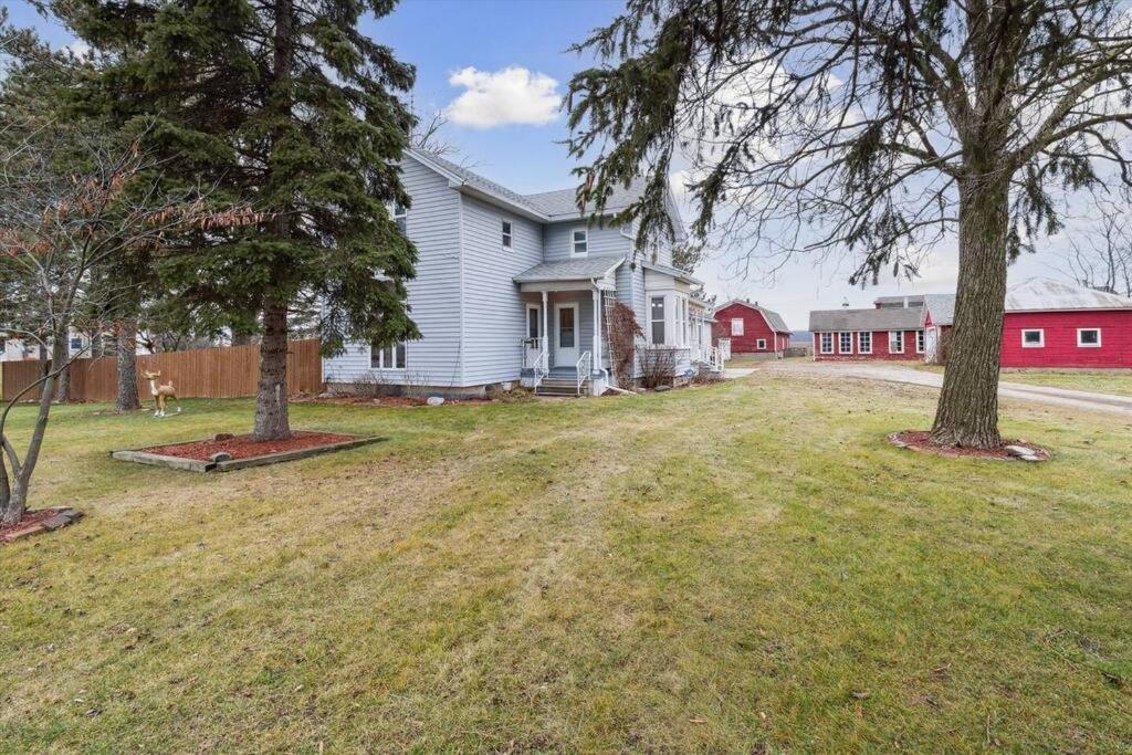 Farmhouse Near Little Bavaria Frankenmuth Exterior photo